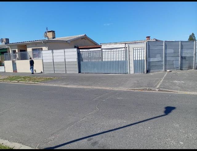 3 BEDROOM HOUSE FOR SALE IN KEWTOWN